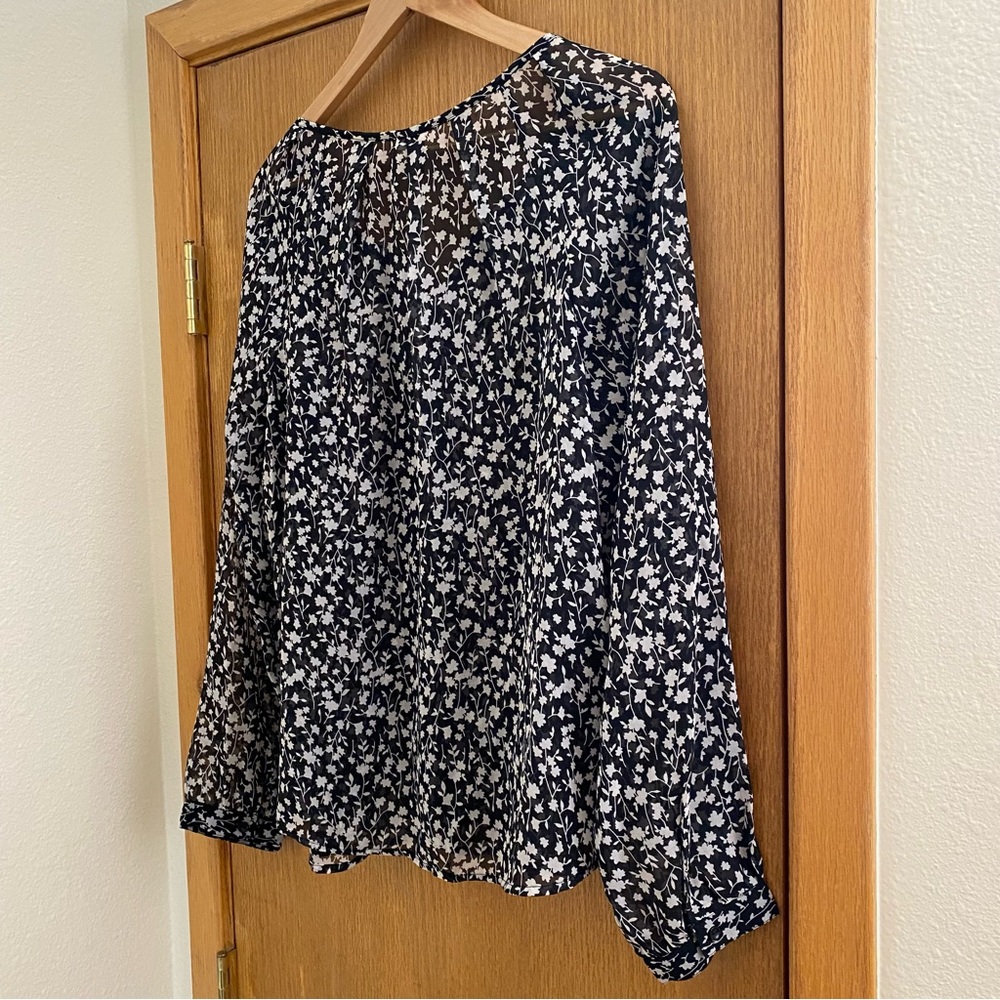 OLD NAVY • Semi-Sheer Floral Long Sleeve Top - Size L - Picture 16 of 16